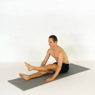 One-leg sitting pike compression
