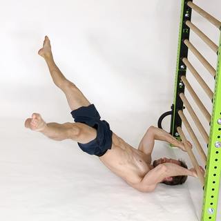 Straddle dragon flag