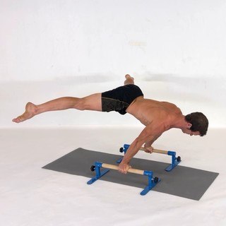 Straddle planche