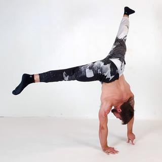 Straddle handstand with 2 fingers support