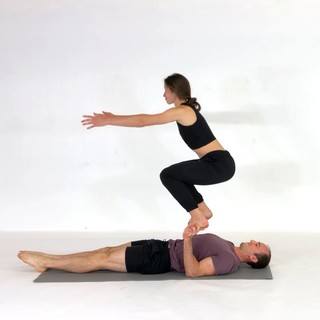 Low foot on hand squat