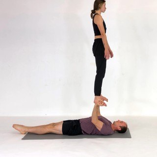 Reverse low foot on hand pushup