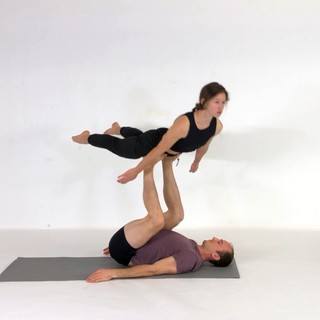 Bird swivel squat