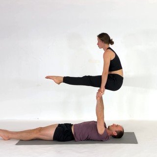 L-sit on hand