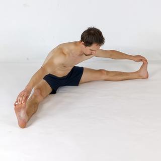 Sitting straddle toe pull