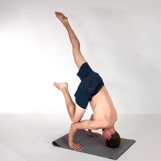 One-leg tripod headstand