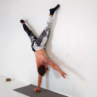 Wall straddle handstand block push
