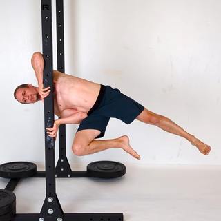 One-leg hanging clutch flag