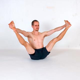 Butt balancing straddle fold