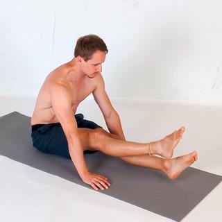 Pike compression flutter kicks