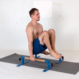 Parallettes tuck L-sit