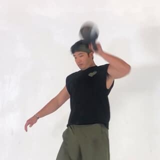 Single kettlebell snatch