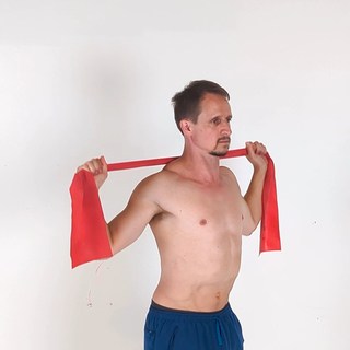 Banded behind-the-neck pulldown