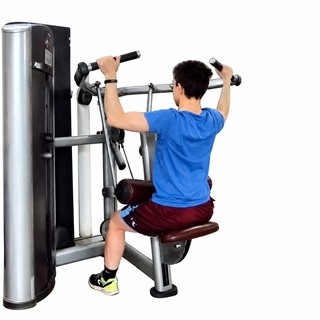Machine lat pulldown
