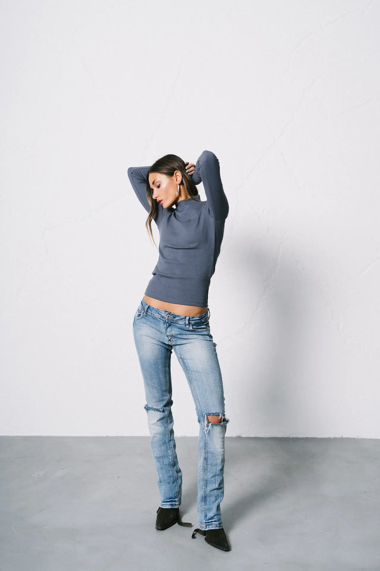 Camila Tessio modelando para Cameo