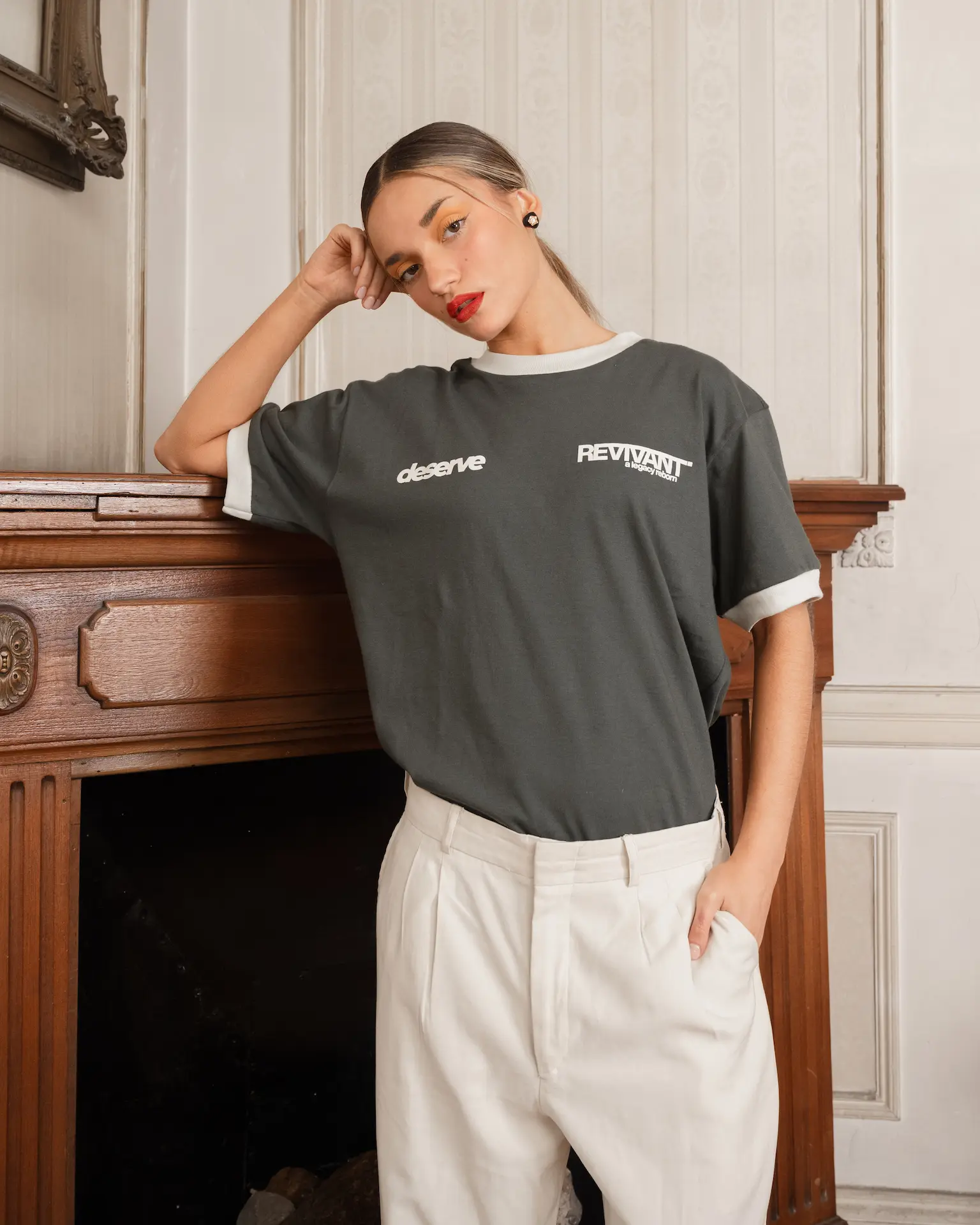 Camila Tessio modelando para Deserve
