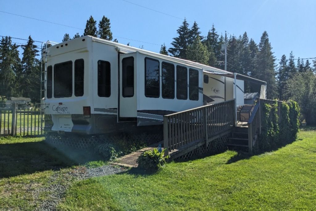 Hillbily Luxury