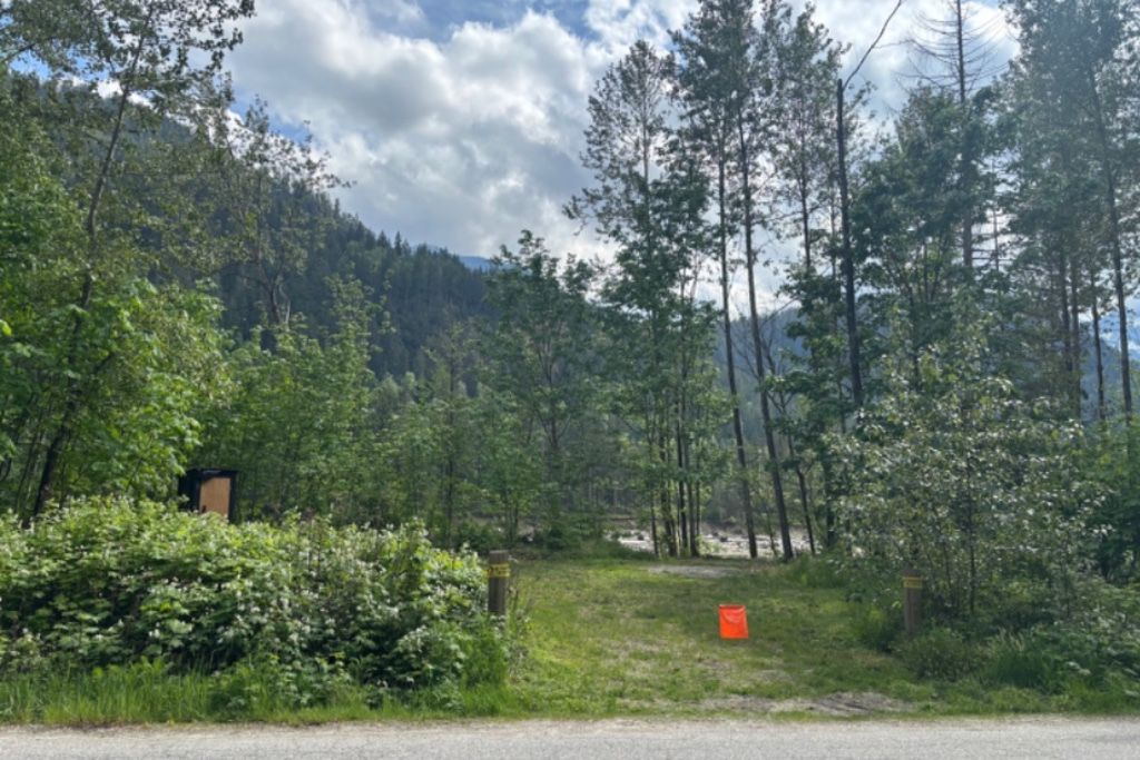 Coquihalla River Retreat on Othello Rd photo 2