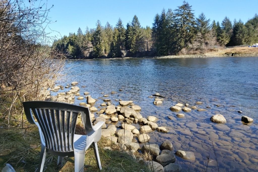 Riverside sanctuary in Northern Vancouver Island photo 2