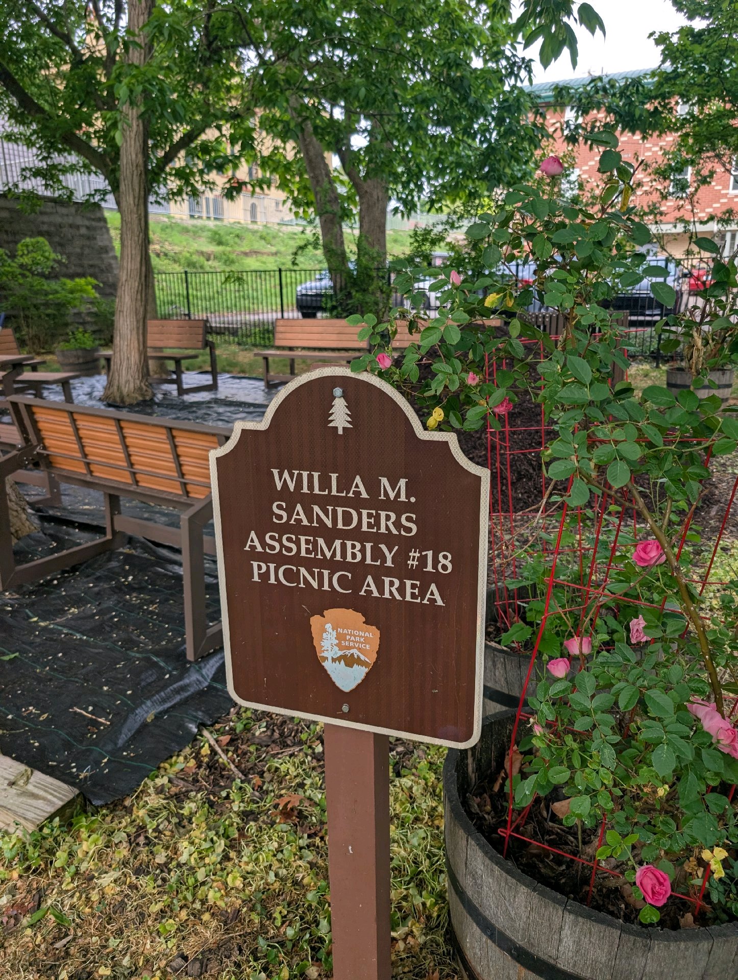 Service Project at Taft House photo