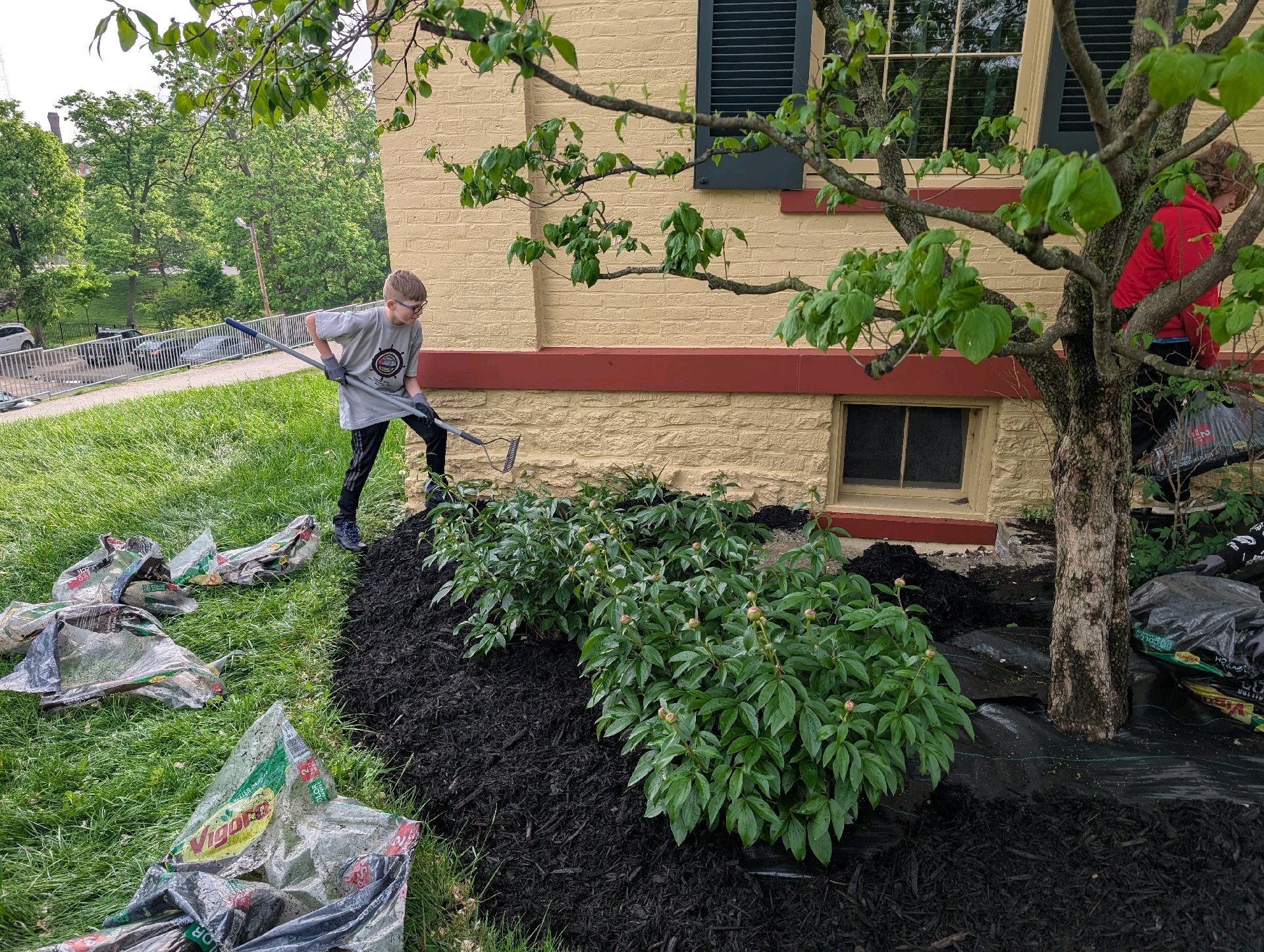 Service Project at Taft House photo