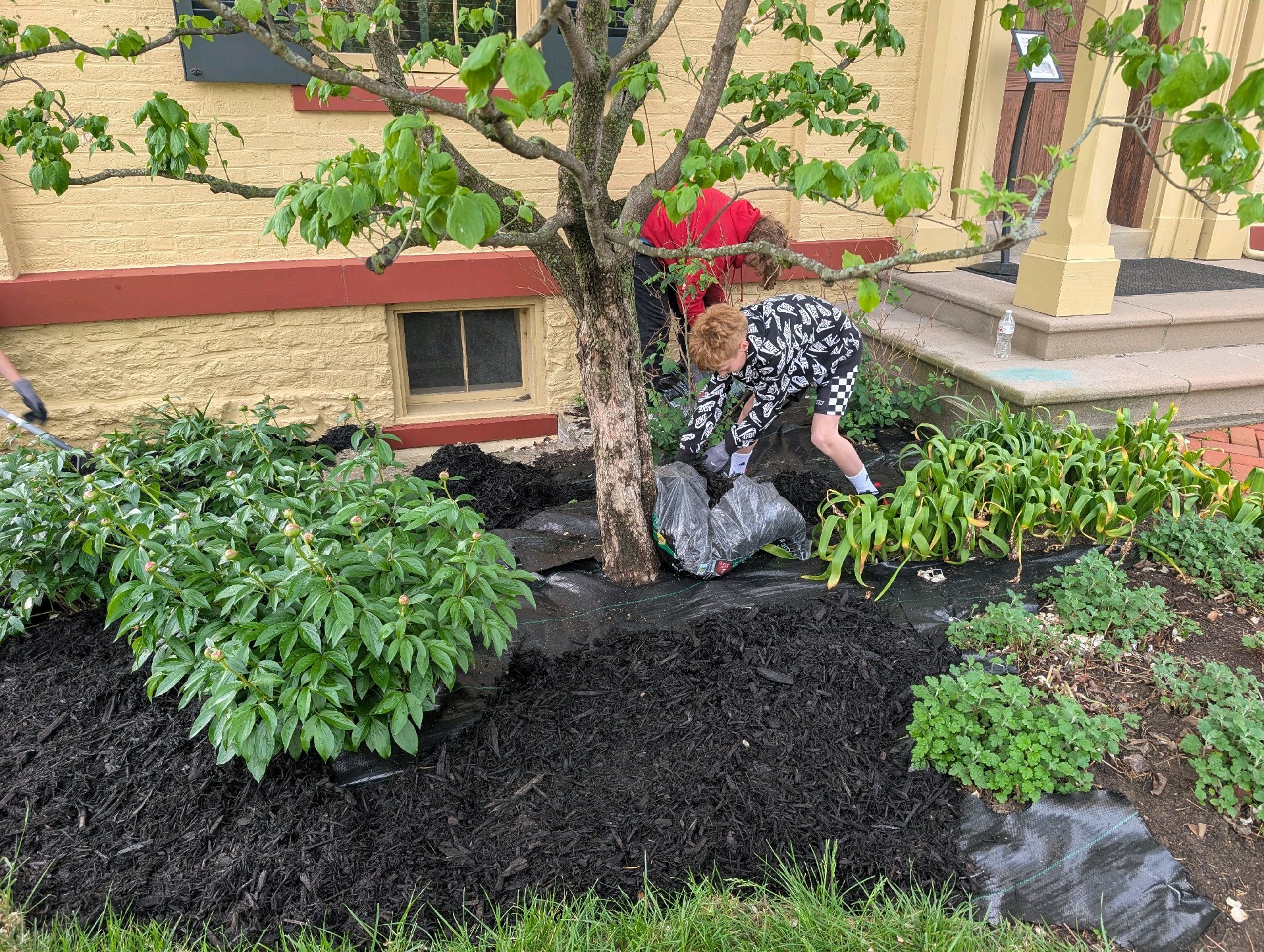 Service Project at Taft House photo