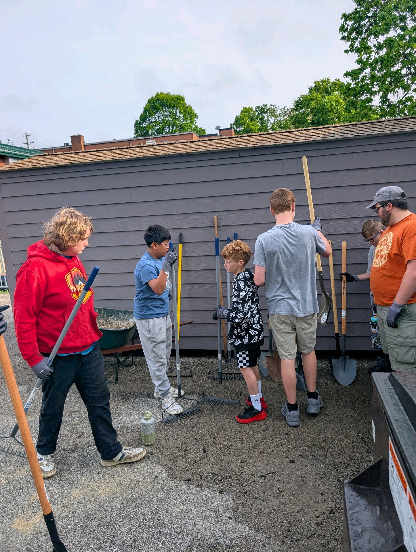Service Project at Taft House photo