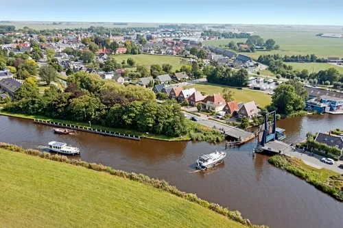 Camping, jachthaven en bootverhuur De Veenhoop