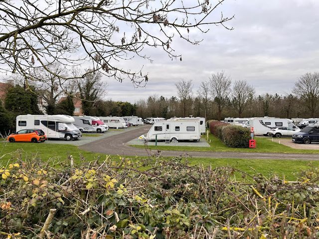 Ashridge Caravan and Motorhome Club Campsite - Photo 2