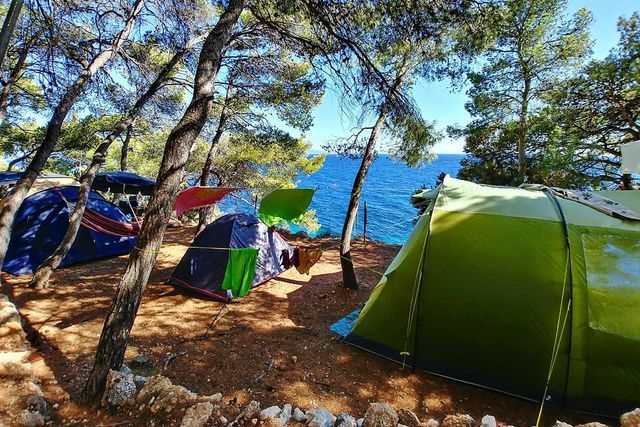 LILI- camp and apartments