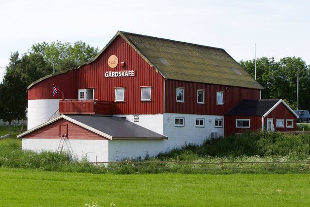 3 kalver bobilplass