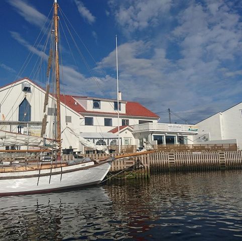 Nikøy Gjestebrygge bobilparkering photo 2