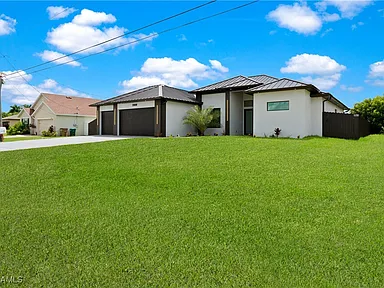 https://www.zillow.com/homedetails/2008-SW-3rd-St-Cape-Coral-FL-33991/103350186_zpid/ - Gallery Image 27