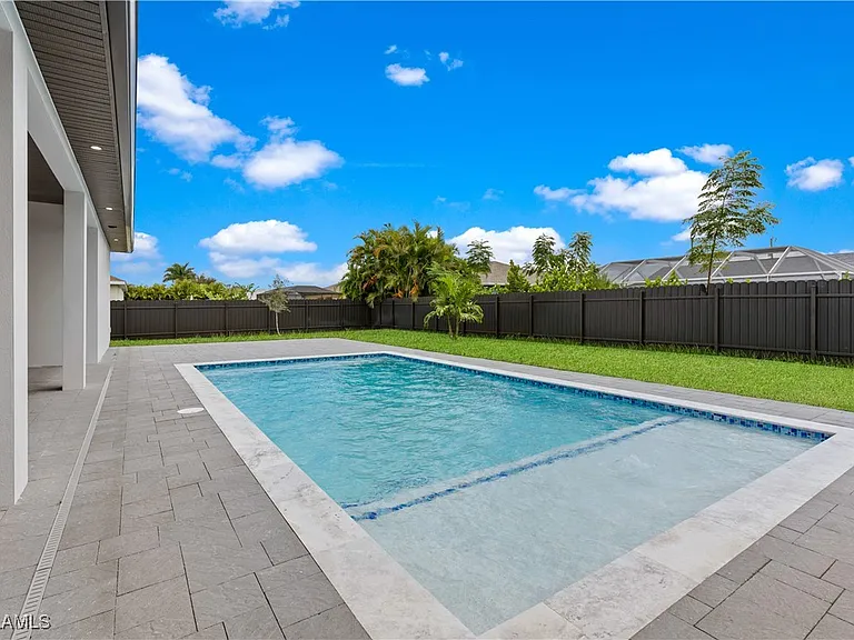 https://www.zillow.com/homedetails/2008-SW-3rd-St-Cape-Coral-FL-33991/103350186_zpid/ - Gallery Image 22