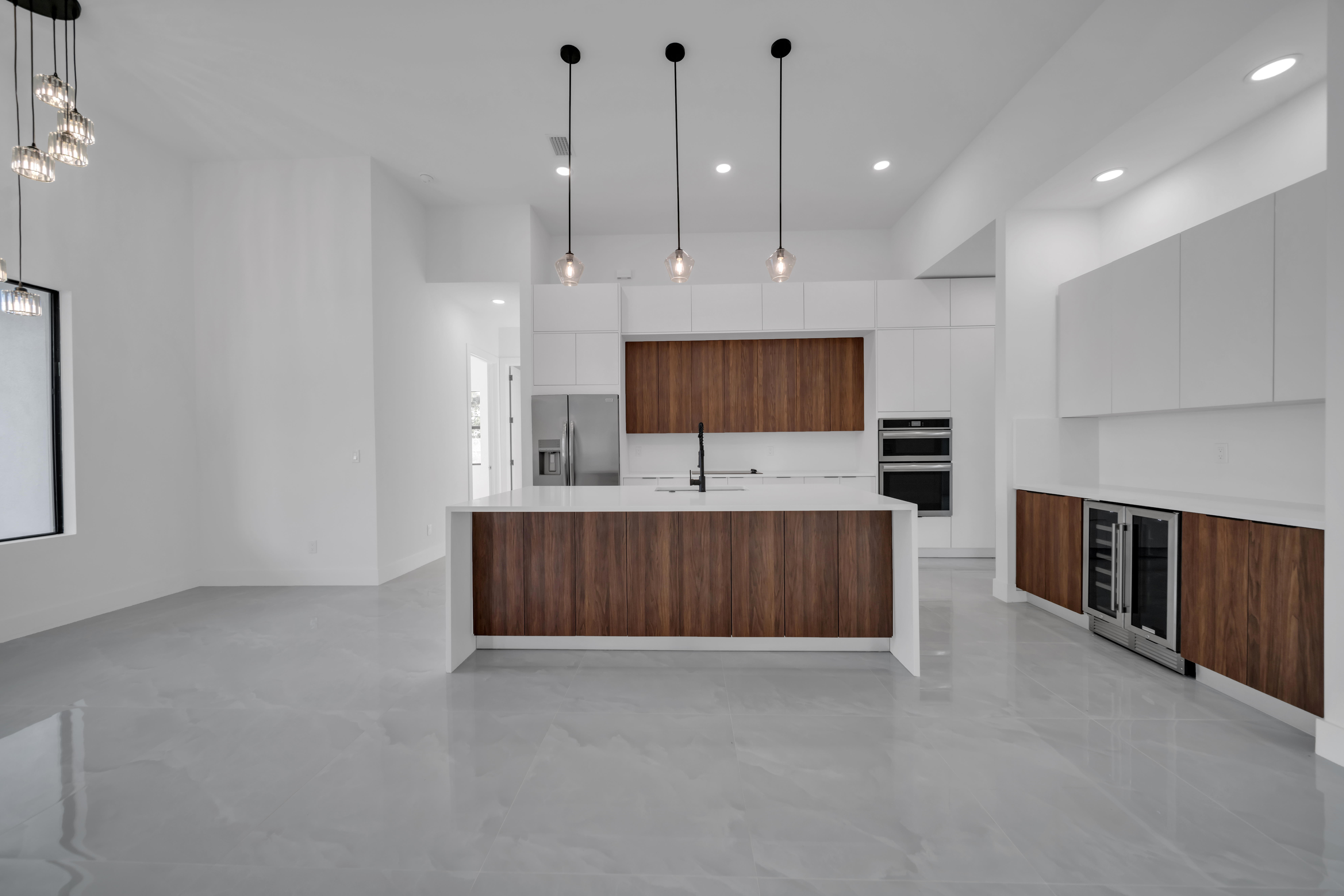 Modern Contemporary Home - Gallery Image 3