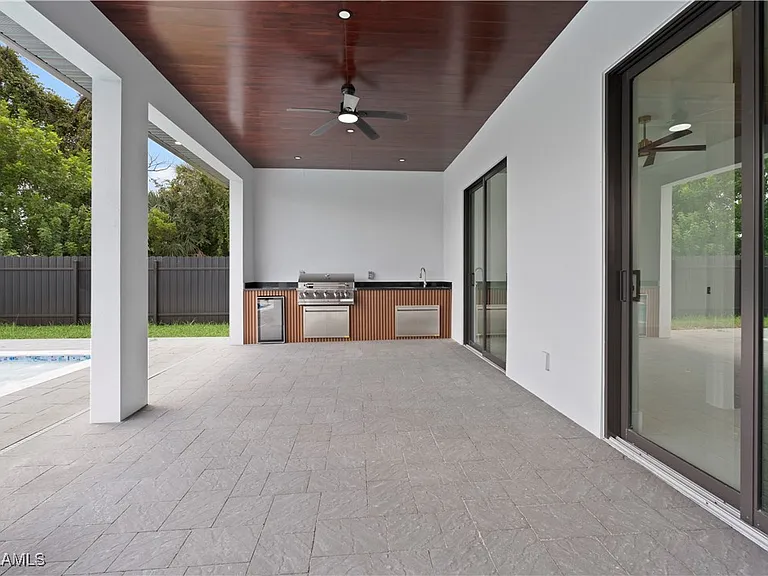 https://www.zillow.com/homedetails/2008-SW-3rd-St-Cape-Coral-FL-33991/103350186_zpid/ - Gallery Image 20