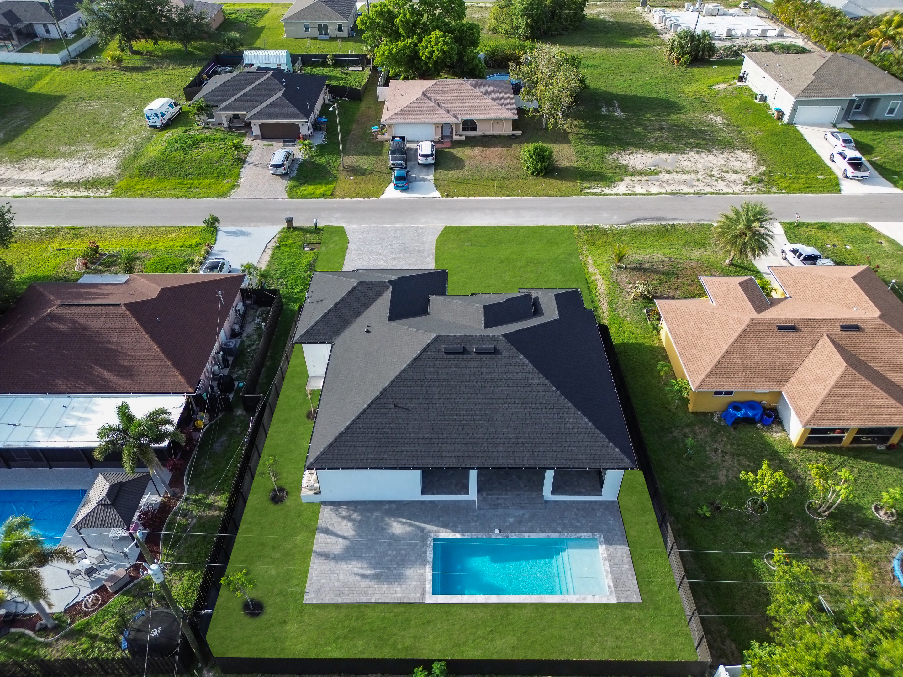 Modern Contemporary Home - Gallery Image 4