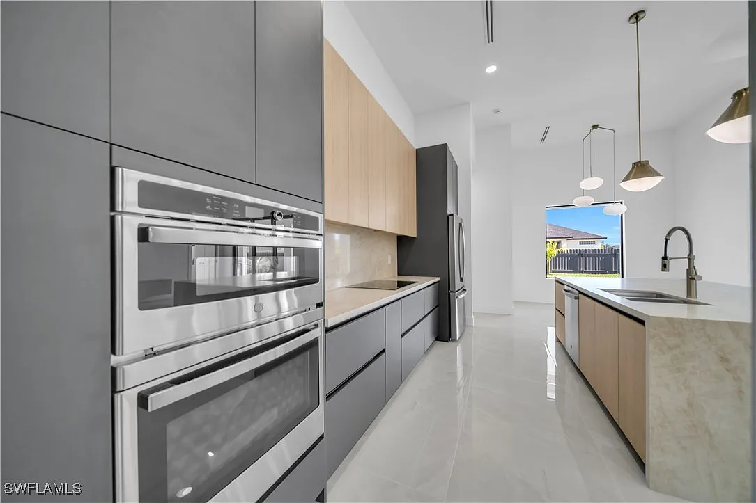 Single-family home — 4 bedrooms, 3 full bathrooms, approximately 1,931 sq ft. - Gallery Image 16