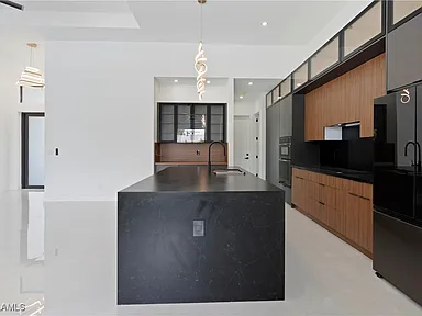 https://www.zillow.com/homedetails/2008-SW-3rd-St-Cape-Coral-FL-33991/103350186_zpid/ - Gallery Image 15