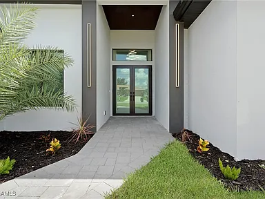 https://www.zillow.com/homedetails/2008-SW-3rd-St-Cape-Coral-FL-33991/103350186_zpid/ - Gallery Image 31