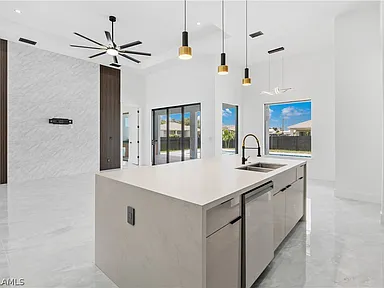 Exceptional 4‑Bed, 3‑Bath Ranch-Style Luxury Home with Pool - Gallery Image 18