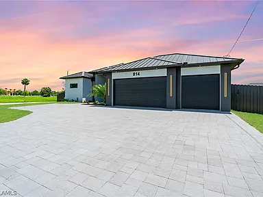 Exceptional 4‑Bed, 3‑Bath Ranch-Style Luxury Home with Pool - Gallery Image 9