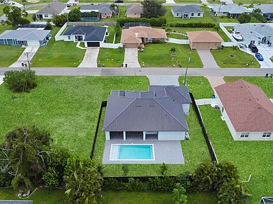 https://www.zillow.com/homedetails/2008-SW-3rd-St-Cape-Coral-FL-33991/103350186_zpid/ - Gallery Image 32