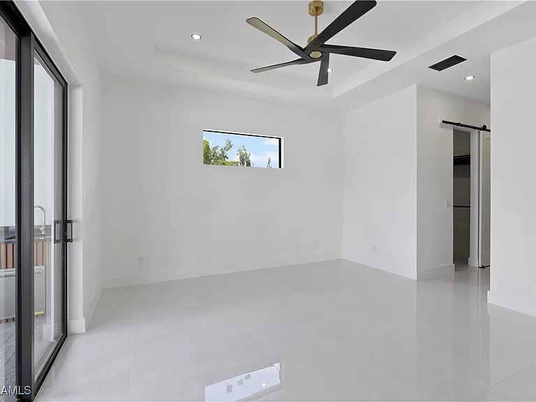 https://www.zillow.com/homedetails/2008-SW-3rd-St-Cape-Coral-FL-33991/103350186_zpid/ - Gallery Image 8