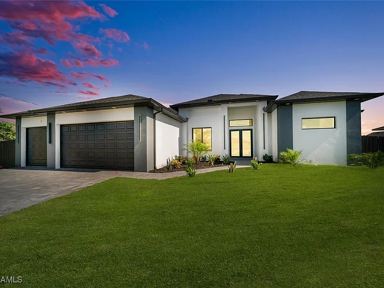 Single-family home — 4 bedrooms, 3 full bathrooms, approximately 1,931 sq ft. - Gallery Image 37