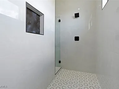 https://www.zillow.com/homedetails/2008-SW-3rd-St-Cape-Coral-FL-33991/103350186_zpid/ - Gallery Image 9
