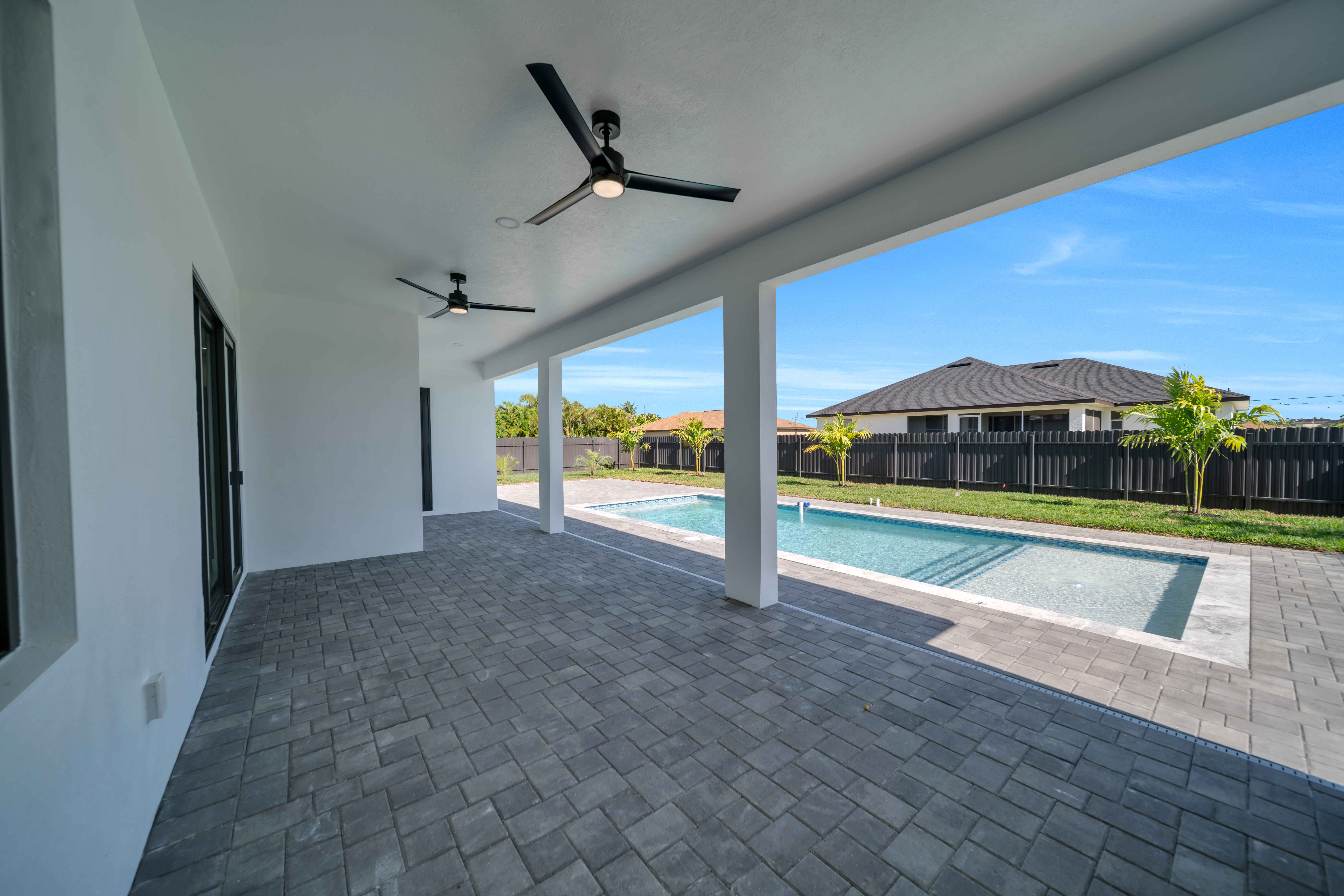 Coastal Modern Home - Gallery Image 5