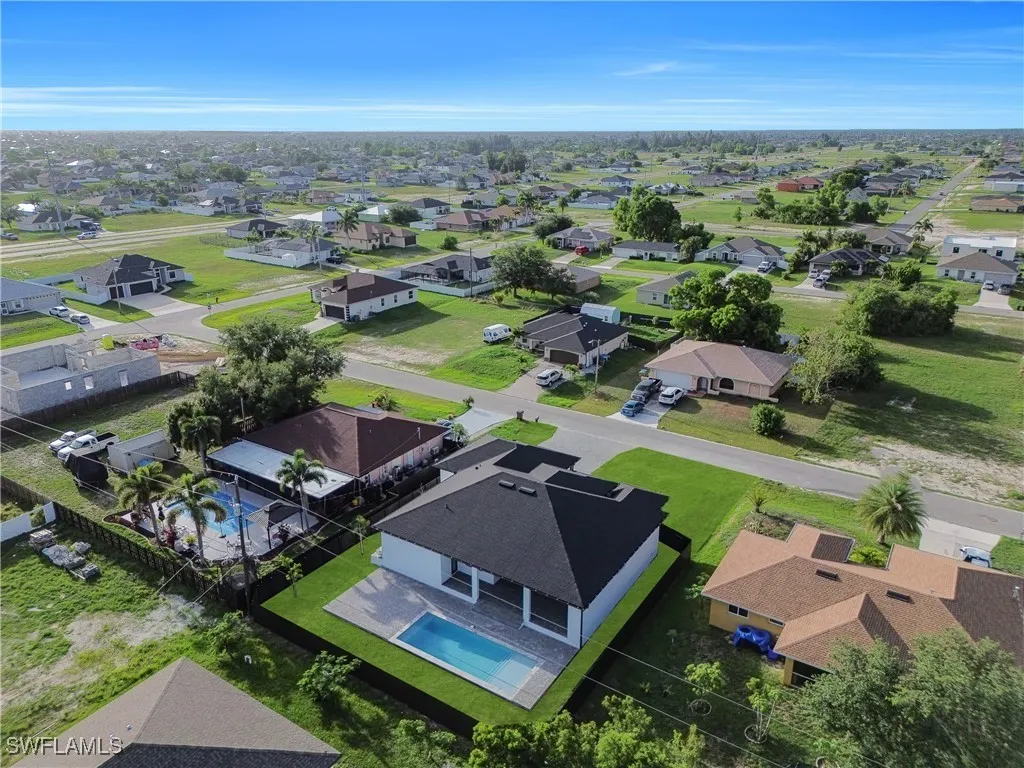 4 bed, 3 bath, 1,931 sq ft single-family home - Gallery Image 2