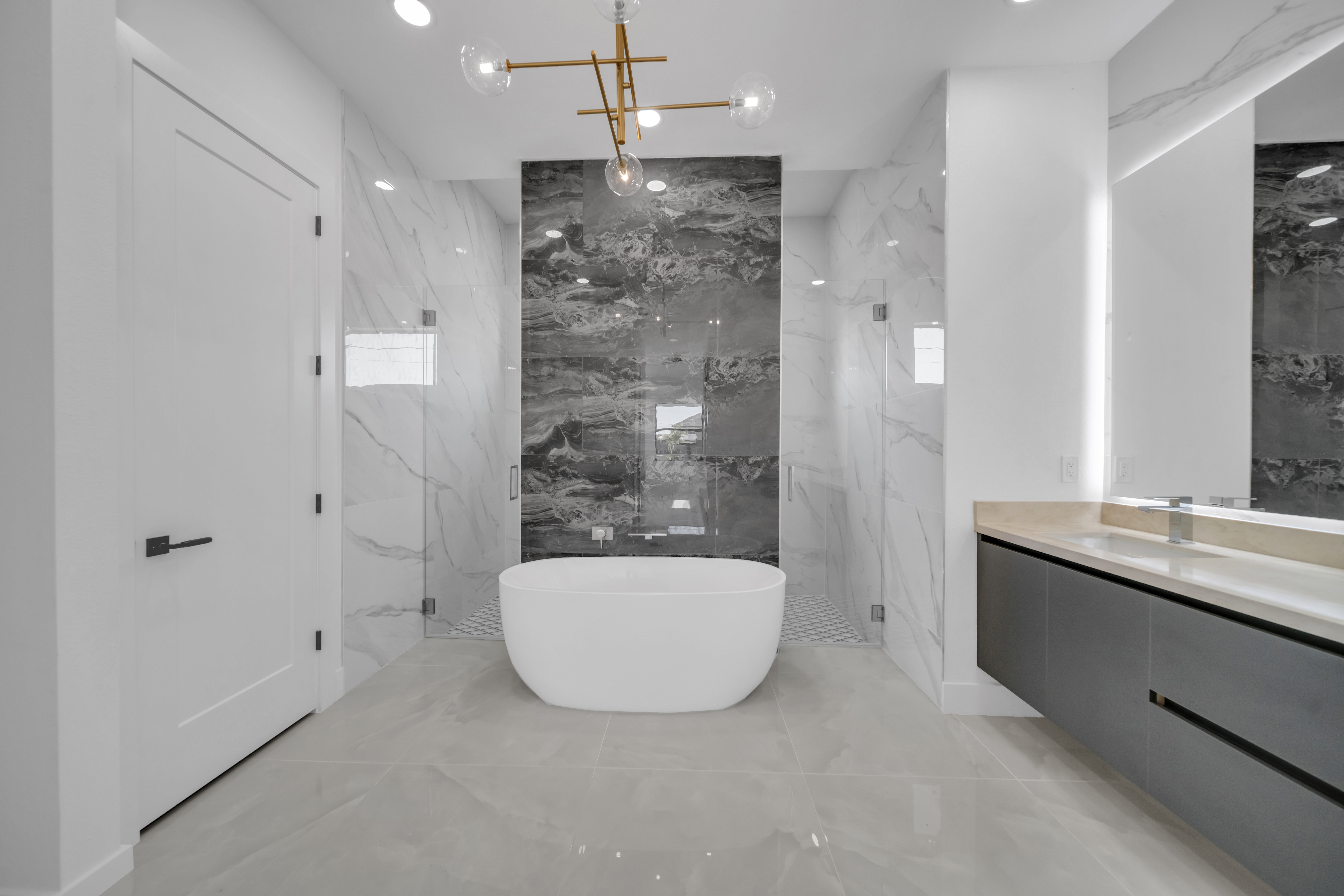 Coastal Modern Home - Gallery Image 2