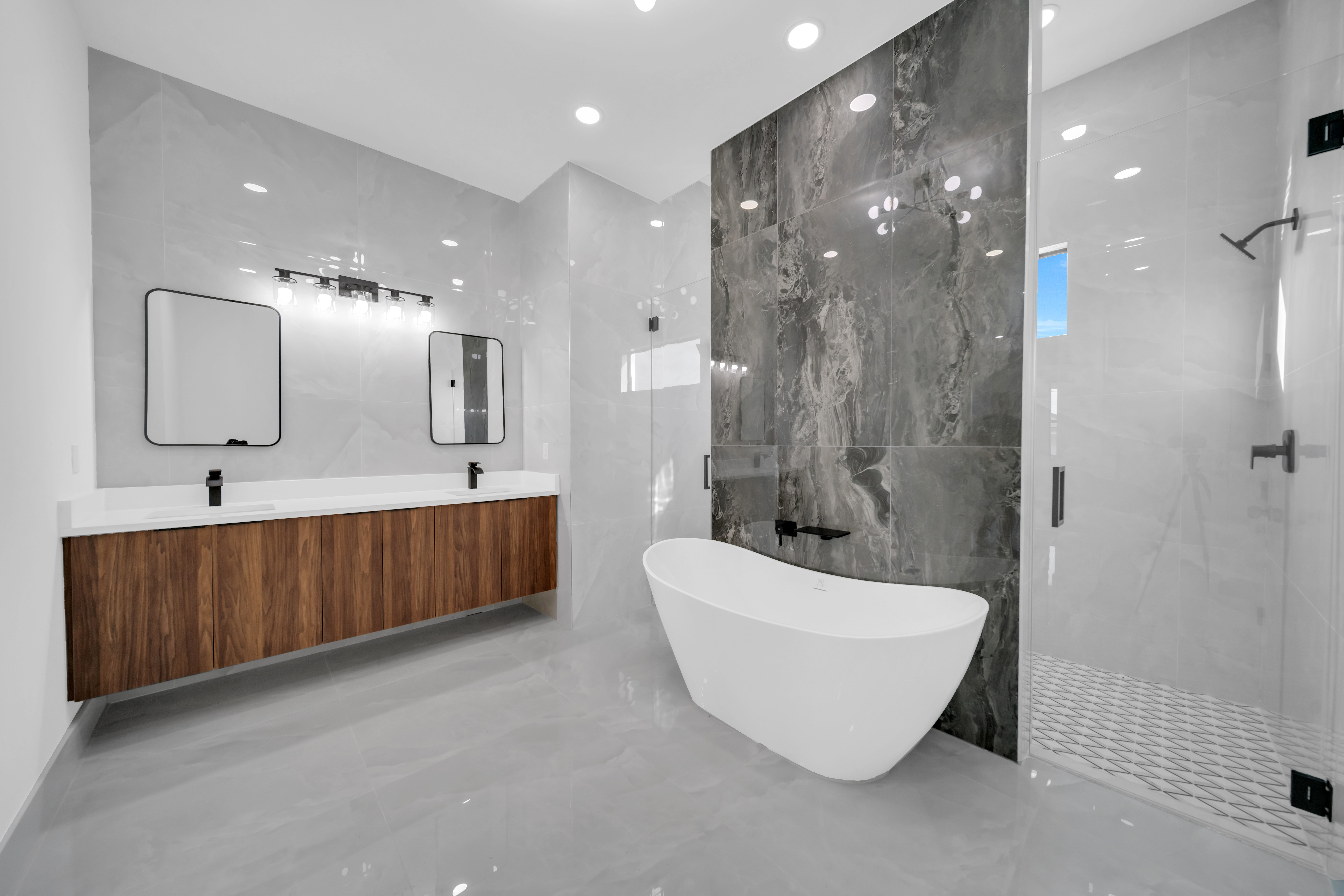 Modern Contemporary Home - Gallery Image 1